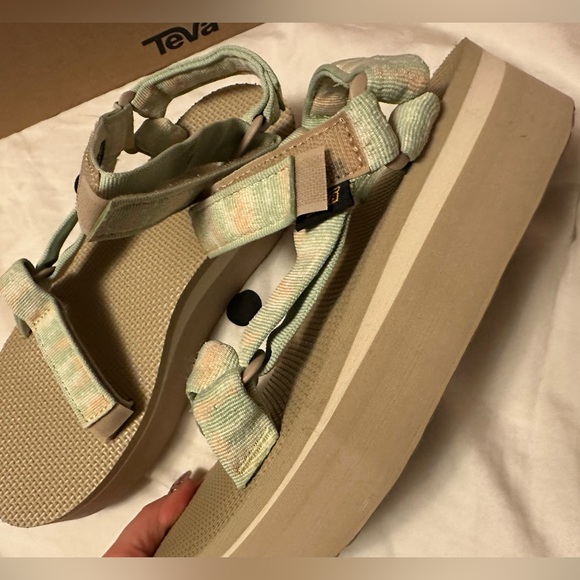 Women’s Teva flatform universal platform sandal tan & mint green NEW never worn - Picture 2 of 5